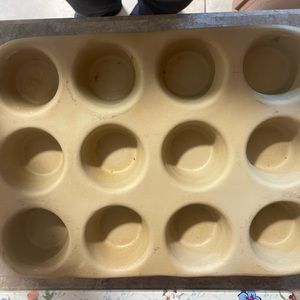 Pampered Chef stoneware muffin pan